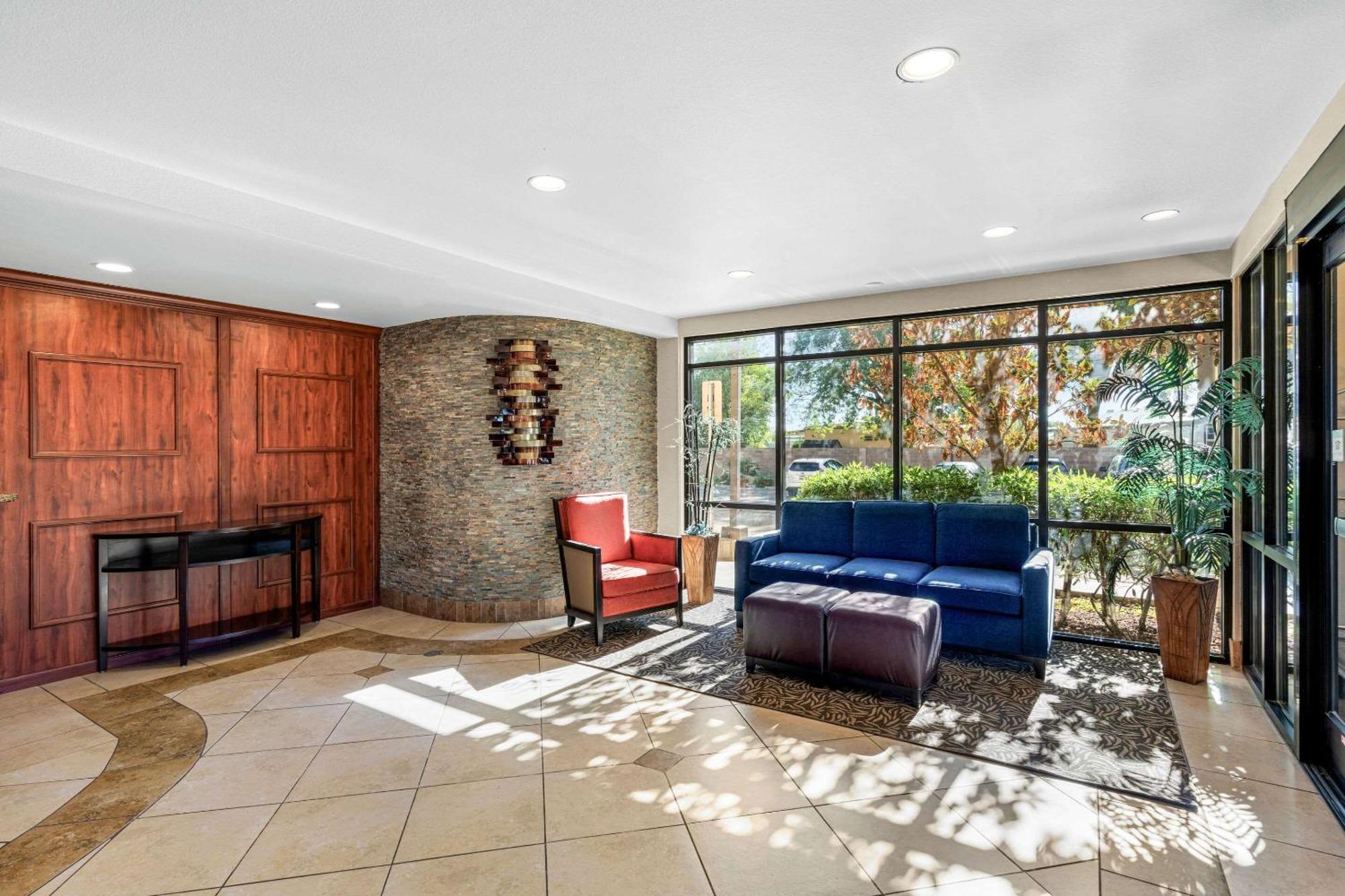 Comfort Suites Vacaville-Napa Valley Area Exterior foto