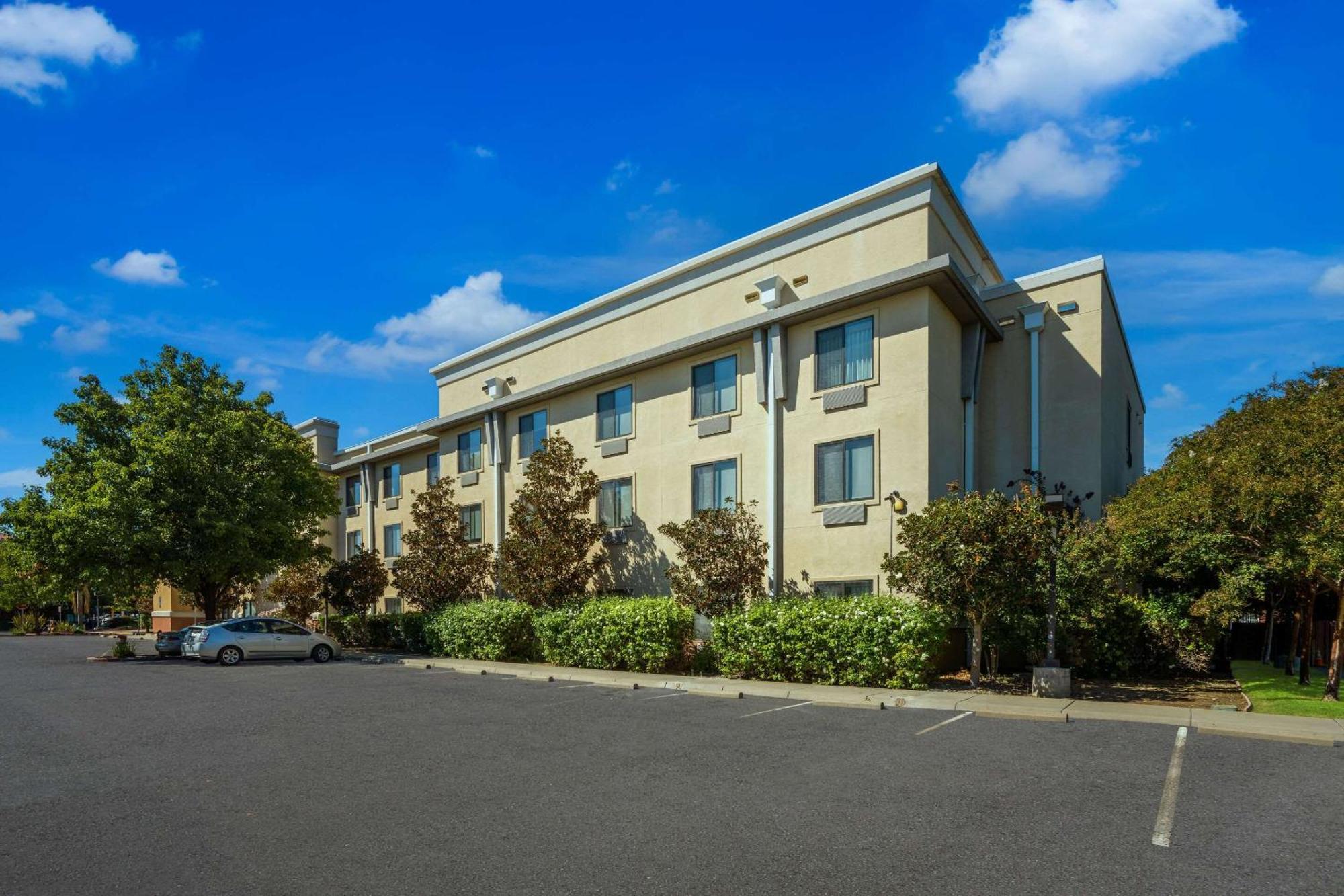 Comfort Suites Vacaville-Napa Valley Area Exterior foto